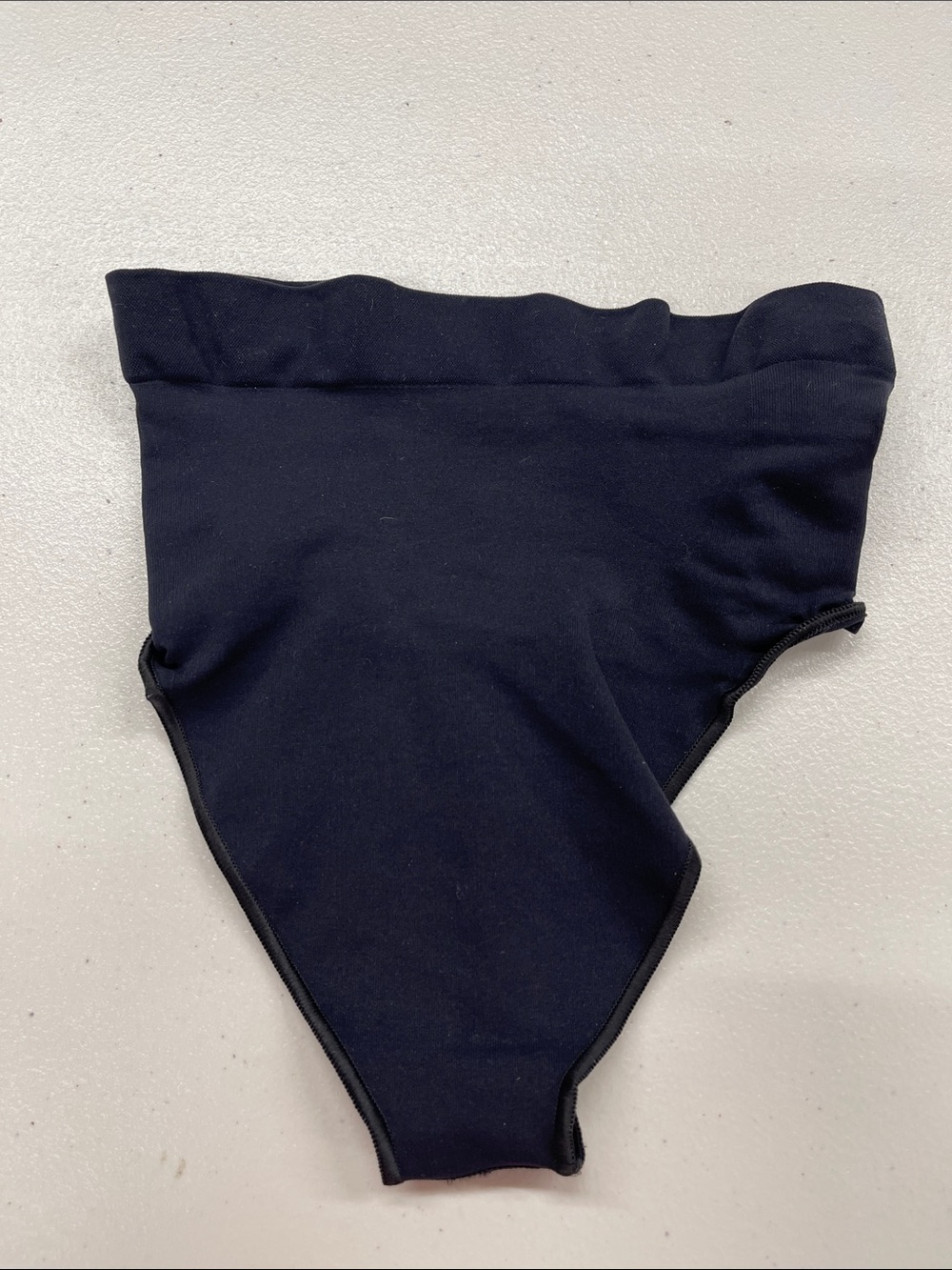 SKIMS Seamless Sculpt Mid-Waist Thong size Small NWOT
